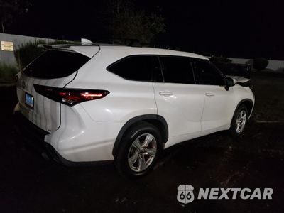 Trzecie zdjęcie samochodu z tyłu: 2021 TOYOTA HIGHLANDER L VIN:5TDZZRAH3MS074618 - miniatura