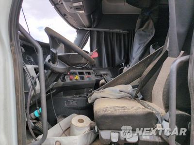 Piąte zdjęcie samochodu w środku: 2020 FREIGHTLINER CASCADIA 126 SEMI TRUCK VIN:3AKJHHDR8LSLM9928 - miniatura
