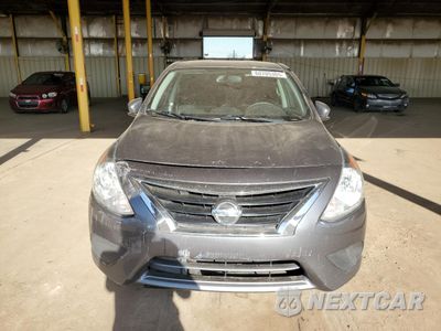 Piąte zdjęcie samochodu w środku: 2019 NISSAN VERSA S VIN:3N1CN7AP5KL838195 - miniatura