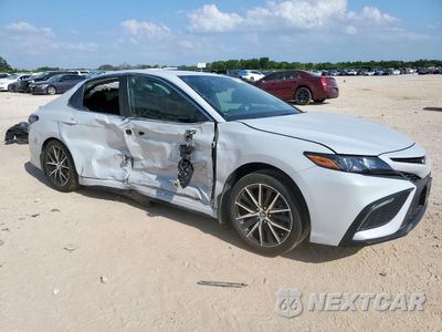 Czwarte zdjęcie samochodu z boku: 2024 TOYOTA CAMRY SE NIGHT SHADE VIN:4T1G11AK4RU238176 - miniatura