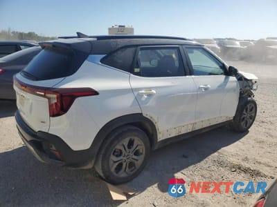 Trzecie zdjęcie samochodu z tyłu: 2024 KIA SELTOS S VIN:KNDEUCAAXR7557621 - miniatura