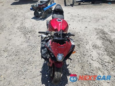 Piąte zdjęcie samochodu w środku: 2025 SUZUKI GSX-R1000 VIN:JS1DM11B0S7100454 - miniatura