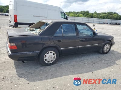 Trzecie zdjęcie samochodu z tyłu: 1994 MERCEDES-BENZ E 420 VIN:WDBEA34E0RC106131 - miniatura