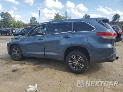 Drugie zdjęcie samochodu z przodu: 2018 TOYOTA HIGHLANDER LE VIN:5TDZZRFH6JS241512 - miniatura
