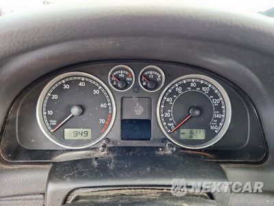 Zdjęcie 9 z 13 samochodu: 2005 VOLKSWAGEN PASSAT GLX VIN:WVWRU63B65E023806 - miniatura