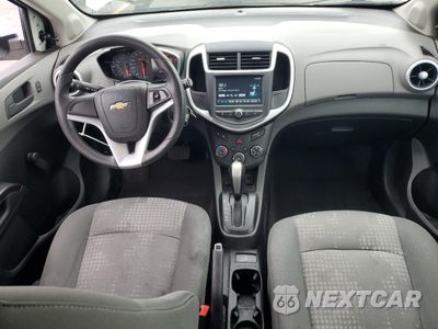 Zdjęcie 8 z 14 samochodu: 2017 CHEVROLET SONIC VIN:1G1JG6SH6H4177297 - miniatura