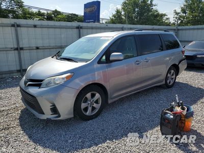 2018 TOYOTA SIENNA LE 5TDKZ3DC0JS918558 - główne zdjęcie licytacji z USA - miniatura