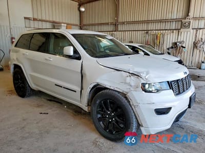 Czwarte zdjęcie samochodu z boku: 2017 JEEP GRAND CHEROKEE LAREDO VIN:1C4RJEAG0HC823258 - miniatura