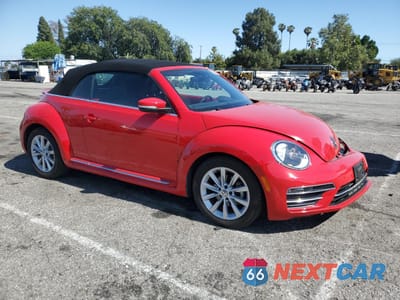 Czwarte zdjęcie samochodu z boku: 2017 VOLKSWAGEN BEETLE S/SE VIN:3VW517AT8HM807375 - miniatura