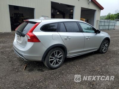 Trzecie zdjęcie samochodu z tyłu: 2017 VOLVO V60 CROSS COUNTRY PREMIER VIN:YV440MWK3H1039525 - miniatura