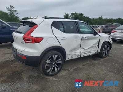 Trzecie zdjęcie samochodu z tyłu: 2025 VOLVO XC40 PLUS VIN:YV4L12UC9S2456433 - miniatura