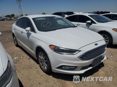 Czwarte zdjęcie samochodu z boku: 2017 FORD FUSION SE HYBRID VIN:3FA6P0LU0HR409136 - miniatura