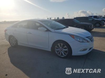 Czwarte zdjęcie samochodu z boku: 2013 HYUNDAI SONATA SE VIN:5NPEC4AB3DH509707 - miniatura
