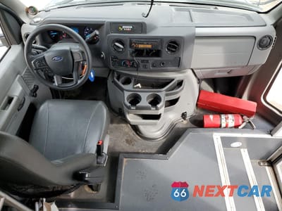 Zdjęcie 8 z 14 samochodu: 2022 FORD ECONOLINE E450 SUPER DUTY CUTAWAY VAN VIN:1FDFE4FNXNDC37760 - miniatura