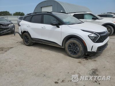 Czwarte zdjęcie samochodu z boku: 2023 KIA SPORTAGE X-PRO VIN:5XYK7CAF2PG103692 - miniatura