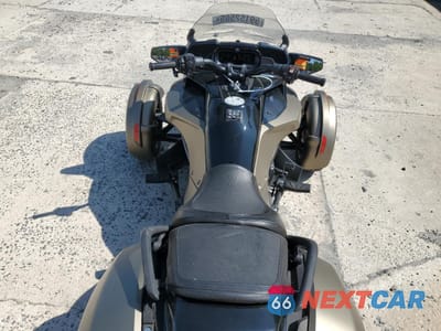Zdjęcie 6 z 10 samochodu: 2021 CAN-AM SPYDER ROADSTER F3-T VIN:2BXREDD46MV000097 - miniatura
