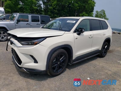 2024 TOYOTA GRAND HIGHLANDER XLE 5TDACAB58RS018797 - główne zdjęcie licytacji z USA - miniatura