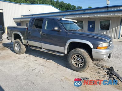 Czwarte zdjęcie samochodu z boku: 2003 DODGE DAKOTA QUAD SLT VIN:1D7HG48NX3S239673 - miniatura