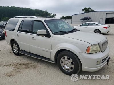 Czwarte zdjęcie samochodu z boku: 2005 LINCOLN NAVIGATOR VIN:5LMFU28525LJ21993 - miniatura