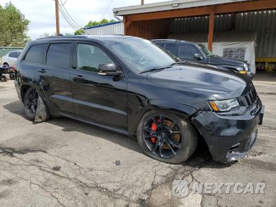 Czwarte zdjęcie samochodu z boku: 2017 JEEP GRAND CHEROKEE SRT-8 VIN:1C4RJFDJ4HC855644 - miniatura