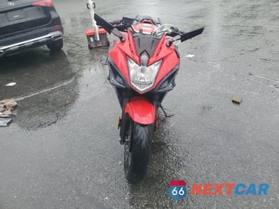 Drugie zdjęcie samochodu z przodu: 2015 YAMAHA FZ6 R VIN:JYARJ18E4FA013813 - miniatura
