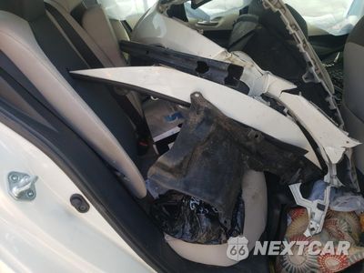 Zdjęcie 10 z 14 samochodu: 2021 TOYOTA COROLLA LE VIN:JTDEPMAE1MJ135135 - miniatura