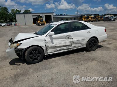 2005 TOYOTA CAMRY LE 4T1BF32K25U606533 - główne zdjęcie licytacji z USA - miniatura