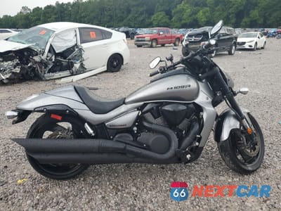 2020 SUZUKI VZR1800 JS1VY53A7L7100442 - główne zdjęcie licytacji z USA - miniatura