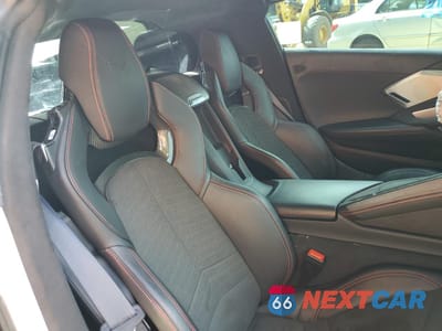 Zdjęcie 10 z 14 samochodu: 2021 CHEVROLET CORVETTE STINGRAY 3LT VIN:1G1YC2D42M5112688 - miniatura