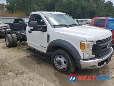 Czwarte zdjęcie samochodu z boku: 2017 FORD F550 SUPER DUTY VIN:1FDUF5GT4HED28304 - miniatura