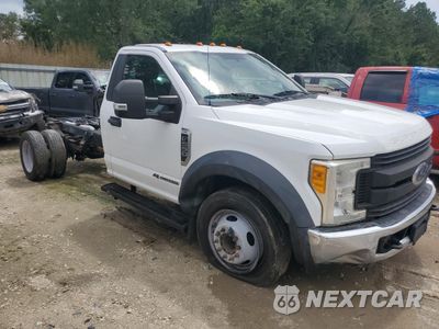 Czwarte zdjęcie samochodu z boku: 2017 FORD F550 SUPER DUTY VIN:1FDUF5GT4HED28304 - miniatura