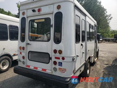 Czwarte zdjęcie samochodu z boku: 2017 FORD ECONOLINE E350 SUPER DUTY CUTAWAY VAN VIN:1FDEE3FS6HDC41594 - miniatura