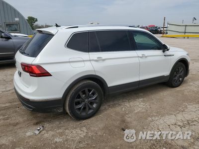 Trzecie zdjęcie samochodu z tyłu: 2022 VOLKSWAGEN TIGUAN SE VIN:3VV3B7AX5NM086102 - miniatura