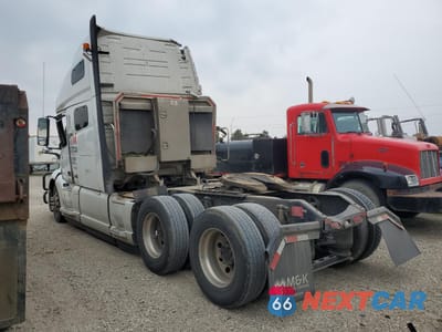 Trzecie zdjęcie samochodu z tyłu: 2024 VOLVO VNL SEMI TRUCK VIN:4V4NC9EJ1RN633128 - miniatura