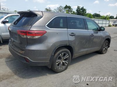 Trzecie zdjęcie samochodu z tyłu: 2018 TOYOTA HIGHLANDER LE VIN:5TDBZRFH3JS875040 - miniatura