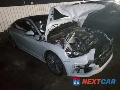Czwarte zdjęcie samochodu z boku: 2021 AUDI A5 PREMIUM PLUS 45 VIN:WAUFACF51MA030553 - miniatura