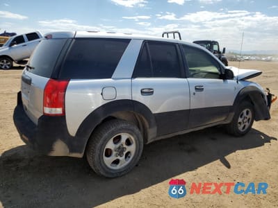 Trzecie zdjęcie samochodu z tyłu: 2004 SATURN VUE VIN:5GZCZ23D44S840160 - miniatura