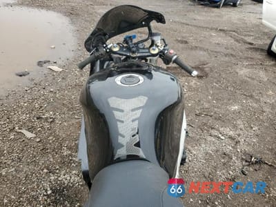 Zdjęcie 6 z 9 samochodu: 2003 SUZUKI GSX-R600 VIN:JS1GN7BA732109976 - miniatura