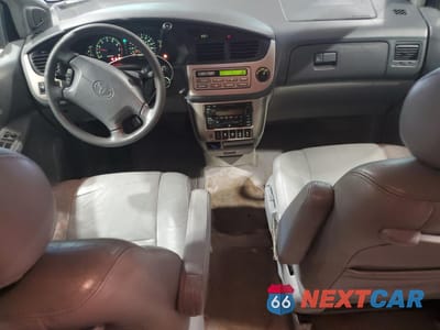 Zdjęcie 8 z 13 samochodu: 2002 TOYOTA SIENNA LE VIN:4T3ZF13C42U437712 - miniatura