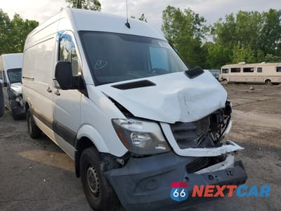 Czwarte zdjęcie samochodu z boku: 2017 MERCEDES BENZ SPRINTER DELIVERY VAN VIN:WD3PE7CD8HP524436 - miniatura