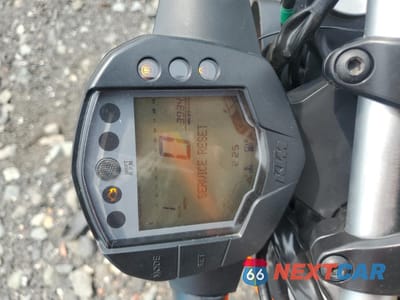 Zdjęcie 7 z 10 samochodu: 2023 KTM 200 DUKE VIN:MD2JPC404PC025949 - miniatura