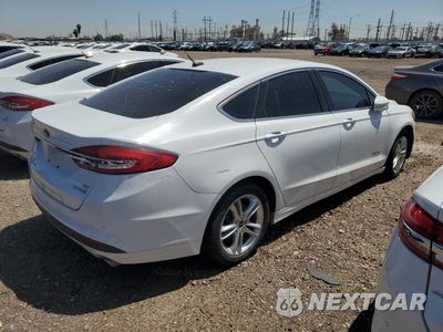 Trzecie zdjęcie samochodu z tyłu: 2018 FORD FUSION SE HYBRID VIN:3FA6P0LU2JR118885 - miniatura