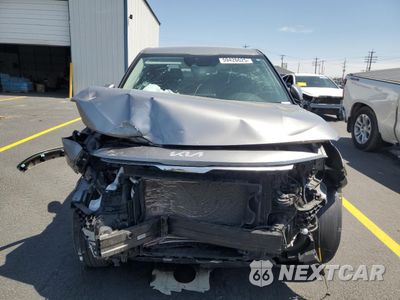 Piąte zdjęcie samochodu w środku: 2023 KIA SELTOS LX VIN:KNDEPCAA9P7463864 - miniatura