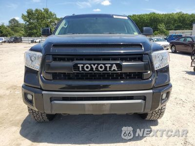 Piąte zdjęcie samochodu w środku: 2017 TOYOTA TUNDRA CREWMAX SR5 VIN:5TFDY5F12HX619015 - miniatura