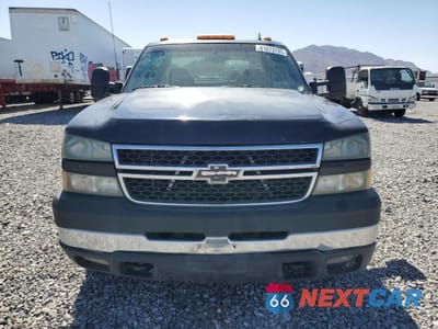 Piąte zdjęcie samochodu w środku: 2007 CHEVROLET SILVERADO K3500 VIN:1GCJK39D17E189910 - miniatura