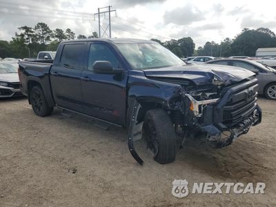 Czwarte zdjęcie samochodu z boku: 2024 TOYOTA TUNDRA CREWMAX SR VIN:5TFLA5AB0RX035701 - miniatura