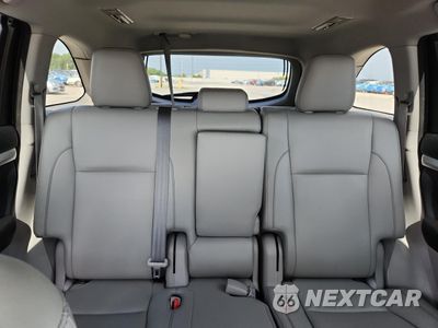 Zdjęcie 10 z 15 samochodu: 2018 TOYOTA HIGHLANDER SE VIN:5TDJZRFH9JS561808 - miniatura