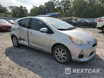 Czwarte zdjęcie samochodu z boku: 2013 TOYOTA PRIUS C VIN:JTDKDTB37D1542847 - miniatura