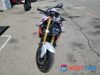 Drugie zdjęcie samochodu z przodu: 2021 BMW F 900 R VIN:WB10K1304M6E05230 - miniatura