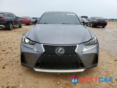 Piąte zdjęcie samochodu w środku: 2018 LEXUS IS 300 VIN:JTHBA1D22J5066379 - miniatura
